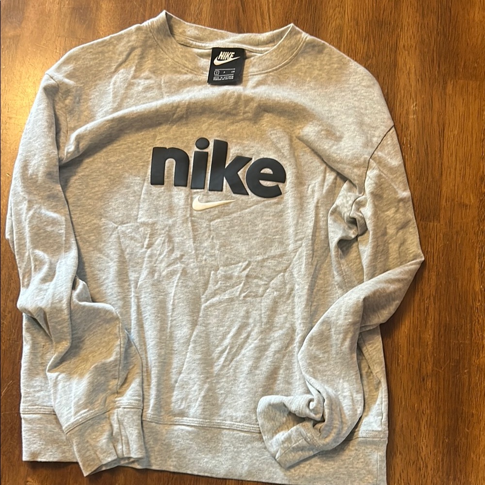 Nike Women’s Crewneck Gray long sleeve tee